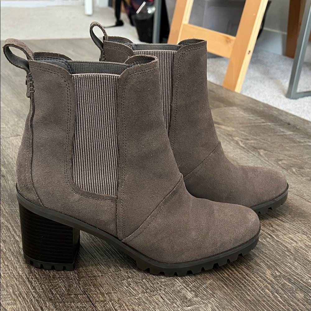 Brown Suede Ugg Ankle Boots size 11 - Picture 2 of 6